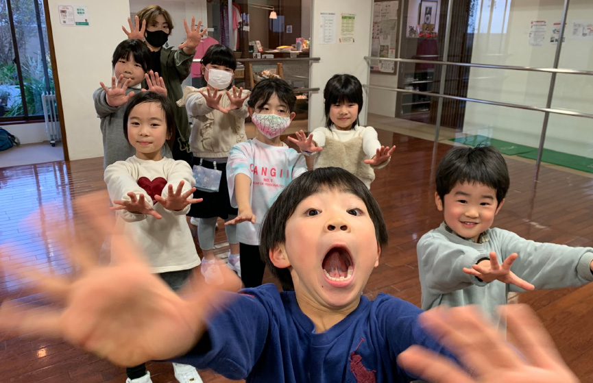 オンラインでレッスンを指導する代表